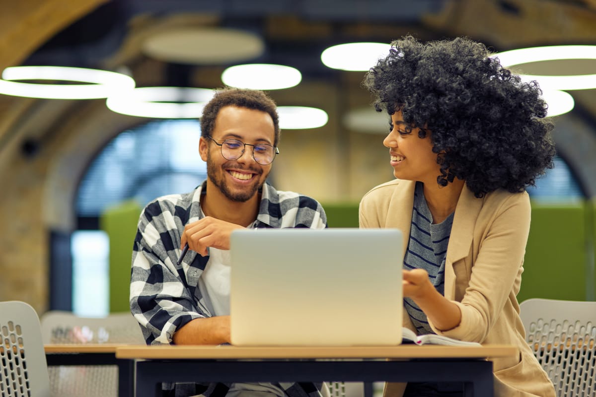 Working Abroad Legally: A Step-by-Step Guide for Skilled Workers and Freelancers in 2025